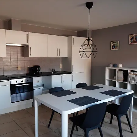 아파트 Panda Parc Proche Pairi Daiza-shape-nato