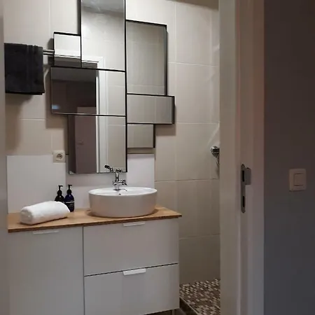 Panda Parc Proche Pairi Daiza-shape-nato 아파트 Lens