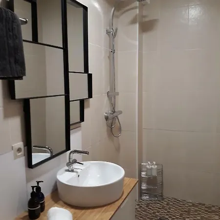 Panda Parc Proche Pairi Daiza-shape-nato 아파트 Lens